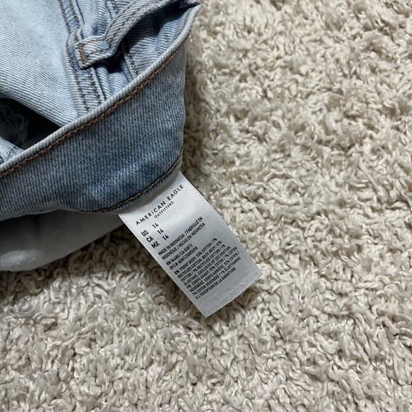 American Eagle Size 14 Light Wash Distressed Strigid 90's Boyfriend Shorts - Picture 5 of 5